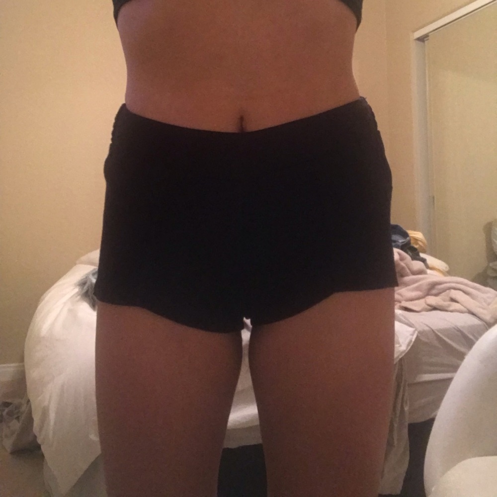 RVCA SHORTS - Picture 3 of 3